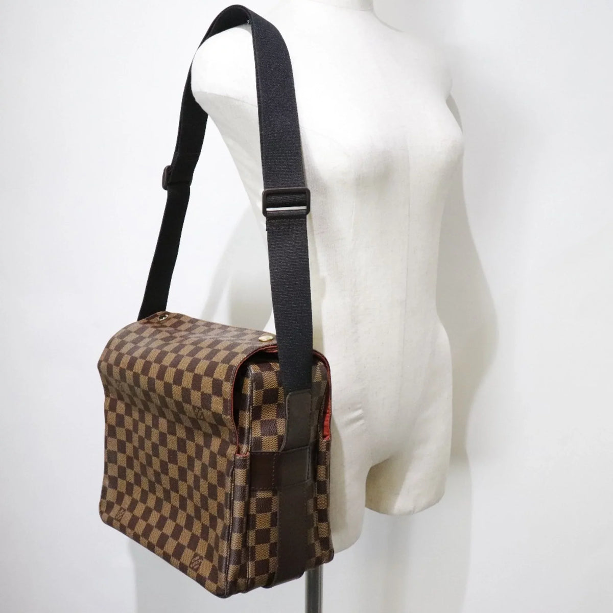 Pre-Owned LOUIS VUITTON Louis Vuitton Naviglio N45255 Damier Canvas Brown SR0034 Unisex Shoulder Bag (Fair)